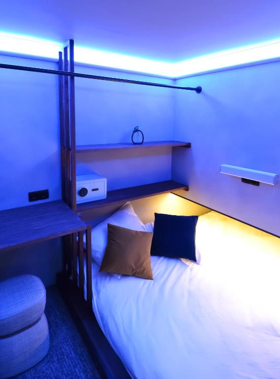 The Hyve Capsule hostel Amsterdam, Amsterdam