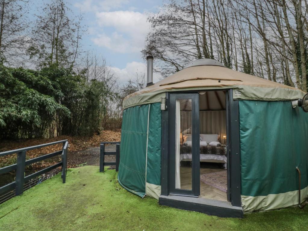 The Lakeside Yurt, Tewkesbury