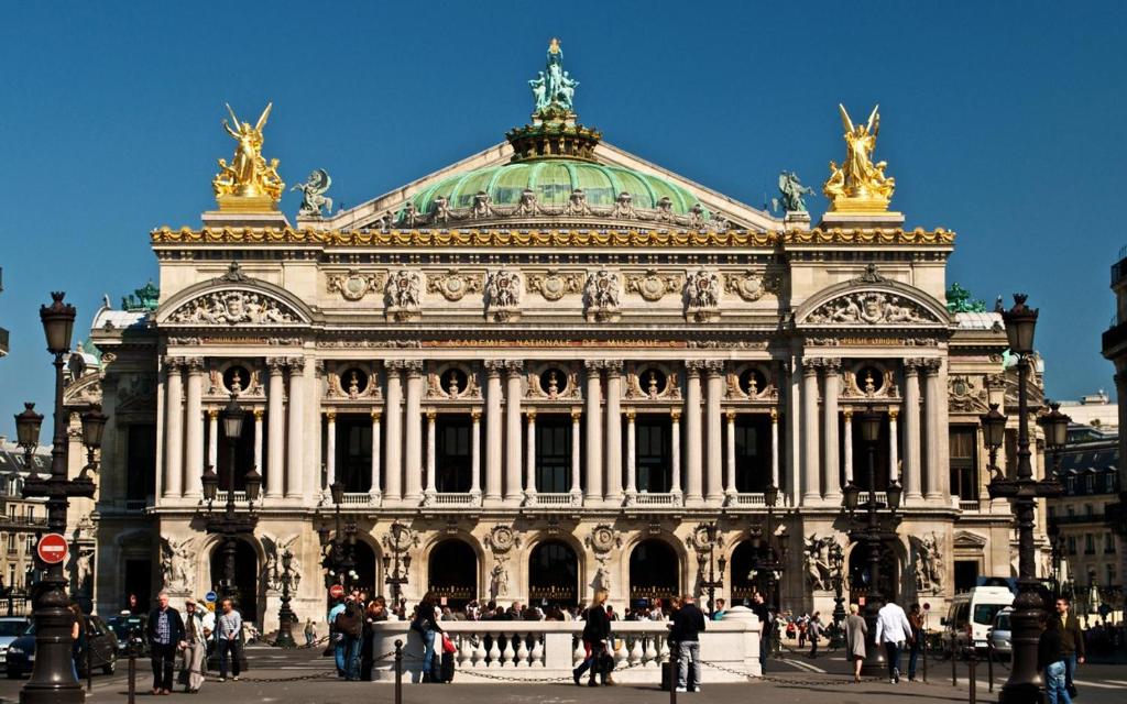 PLACE VENDOME 1 BR AND 1 BA - up to 4 people - WITH AIR CONDITIONNING - 3