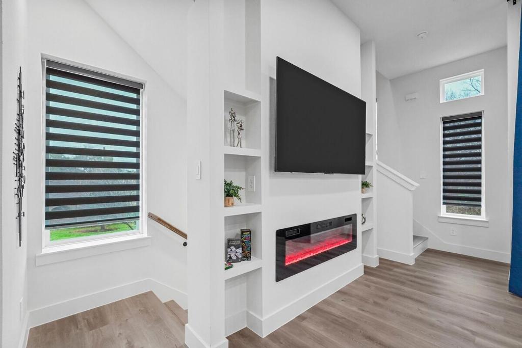 Upscale 2BR Hideaway, Ensuite Bliss, Pet-Friendly, Dallas