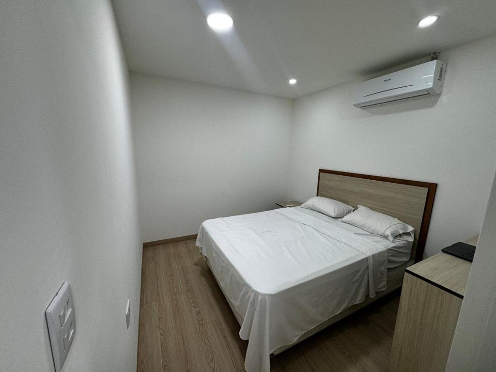 DPTTOS cerca del Ventura Mall y Equipetrol WiFI Pool Coozy - 5