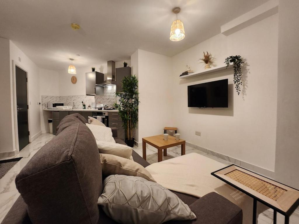 SuperValue Suite 1 - Fast WiFi, Hotel Linen, Keyless Entry, City only 10 Mins - BY PROPERTY PROMISE, Cardiff