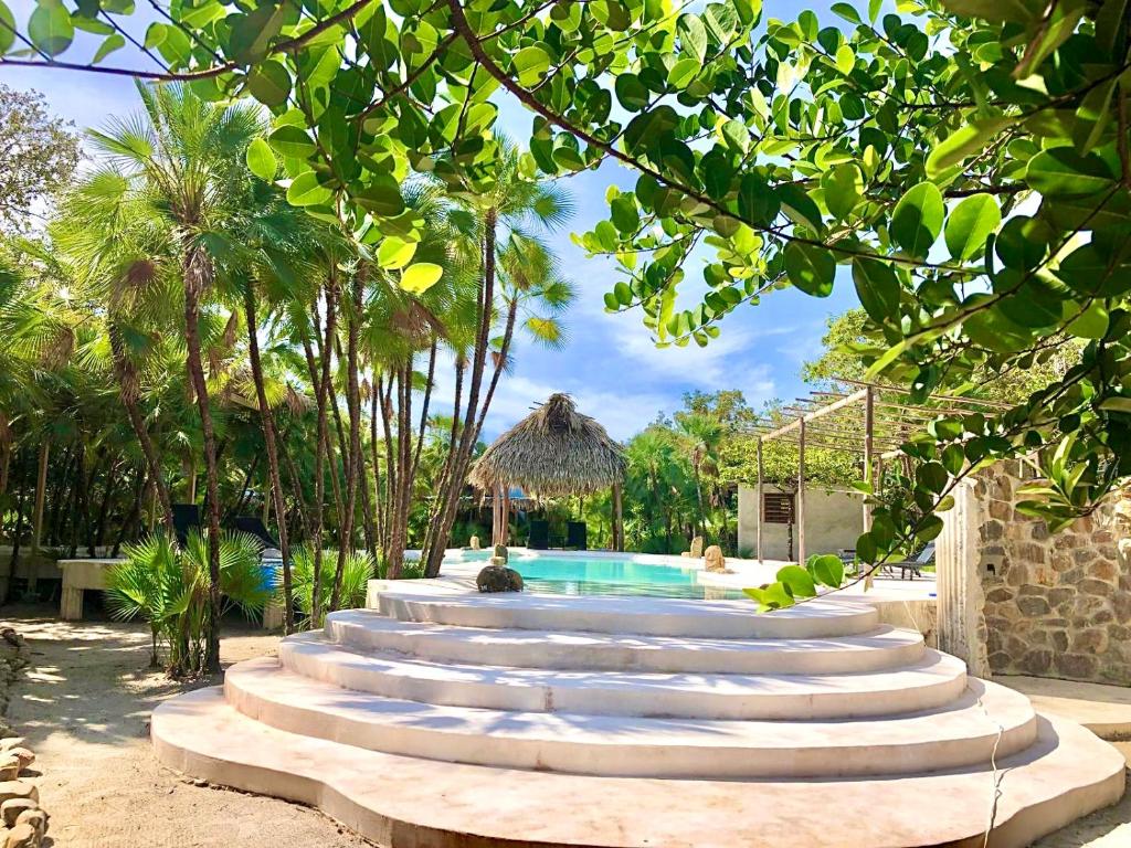 Kin Resort Lodge, Maya Beach