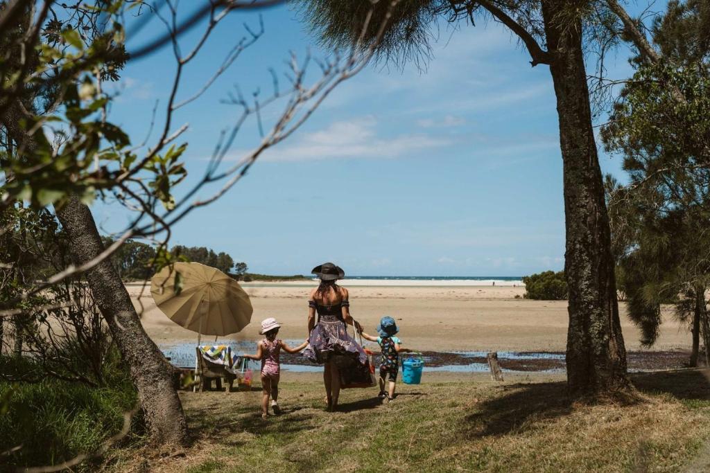 Shady Acres - direct water access!, Narrawallee