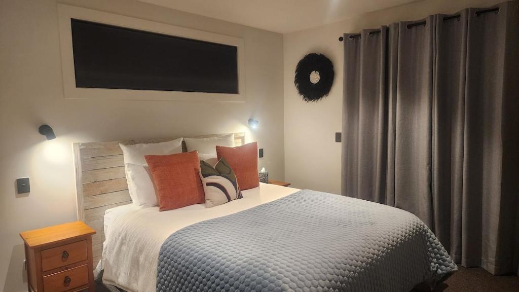 Private Ensuite Room in Lake Hayes Estate, Queenstown