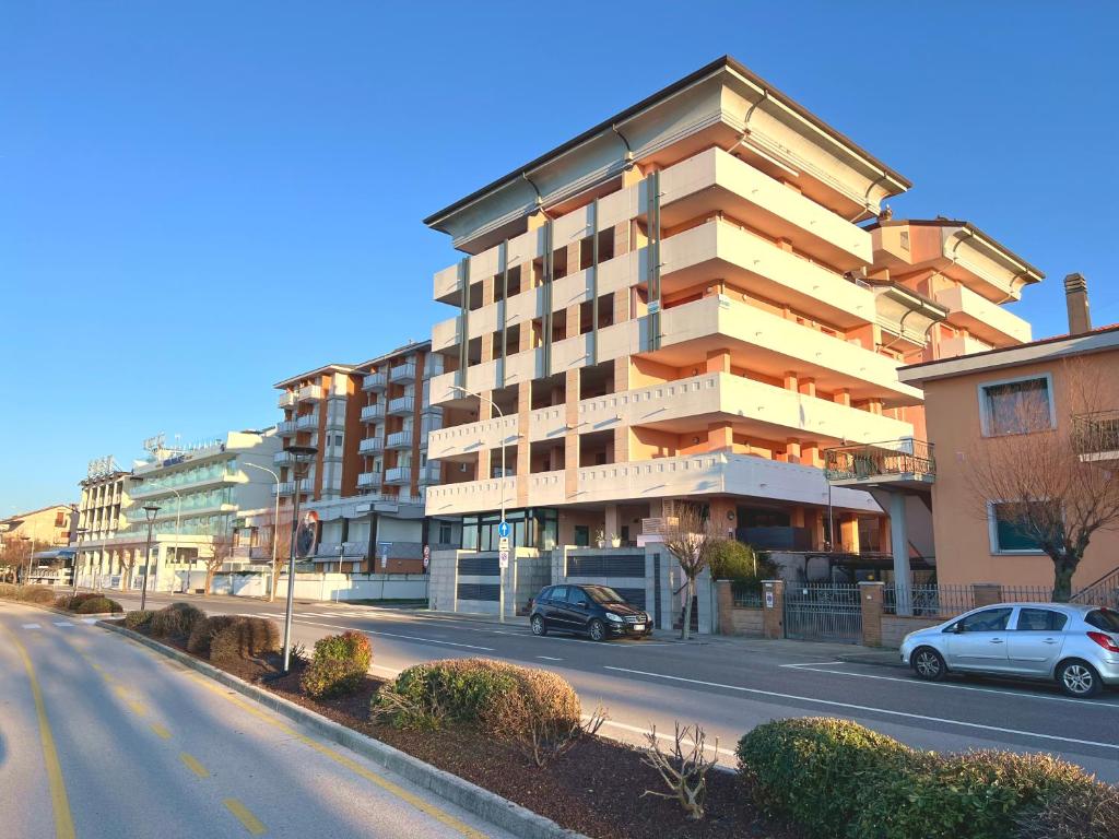 Capitol Apartments - 2