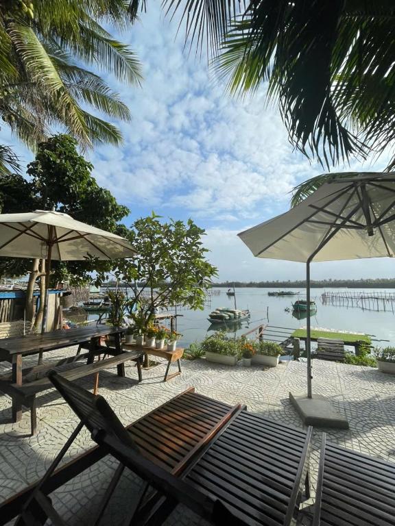 Coral Riverside Homestay & Hostel