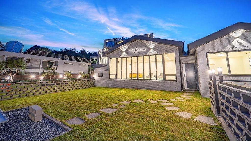 3. 가평 JH풀빌라..