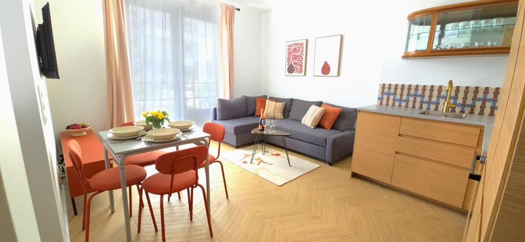 DOKI My Way - Food Hall and Parking by TriApart, Gdaňsk