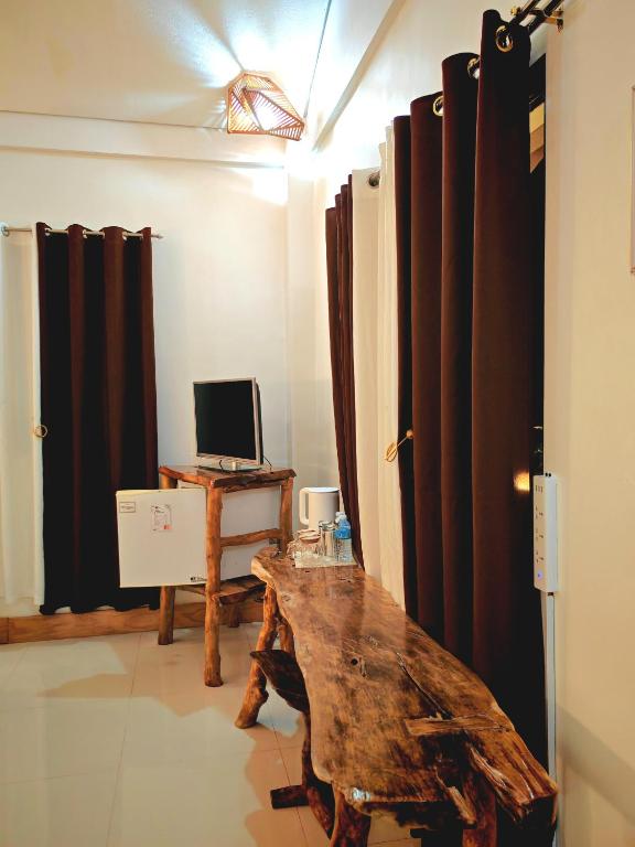 Shared lounge/TV area