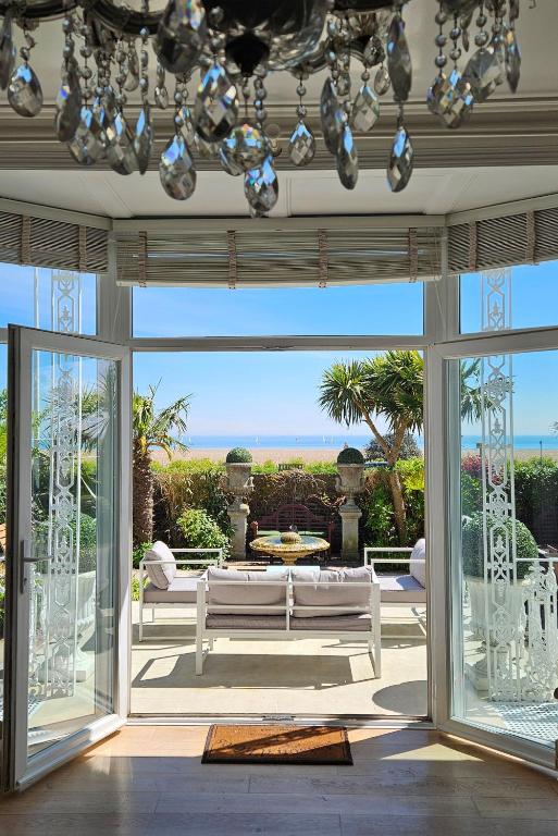 Regency Beach House by Bloom Stays, Walmer