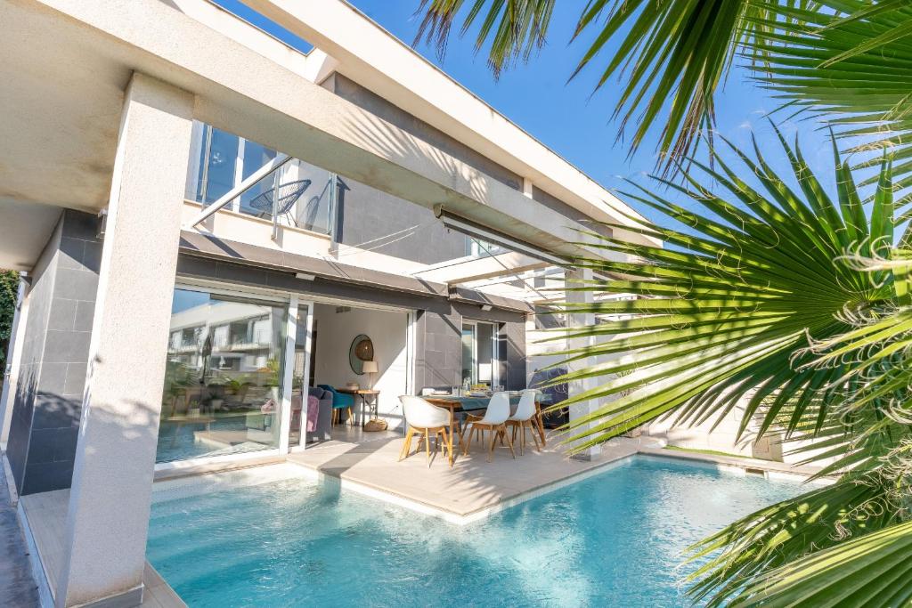 Azure Escape Villa, Gran Alacant by United Renters - 5