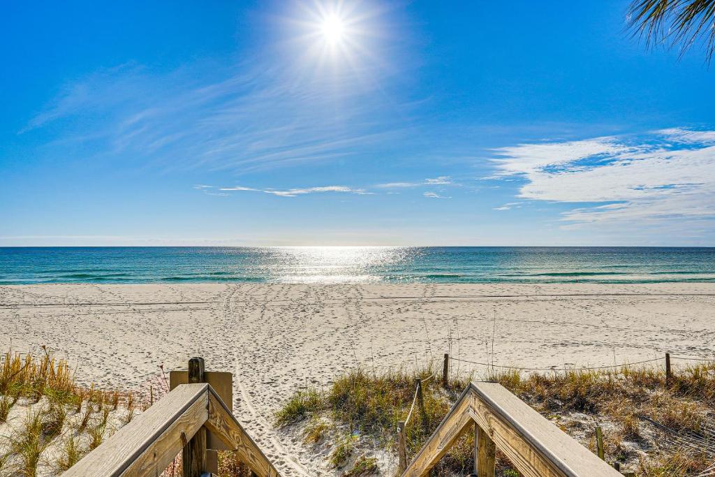 Walk to Beach PCB Gem with Community Pool Access!, Panama City Beach