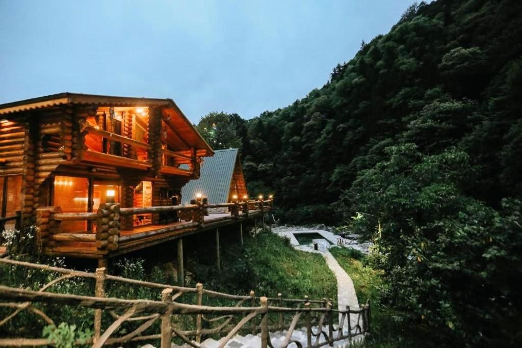 Zuğa Tatil Köyü, Hemşin