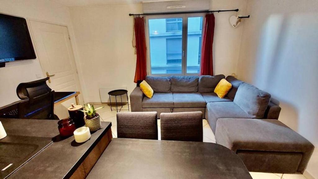 Bachut by Yumē, Lyon