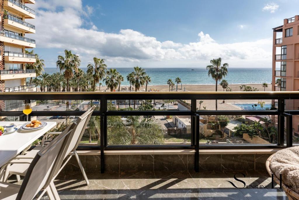 1st Line from the Beach, Views, Pool, Parking, Torremolinos