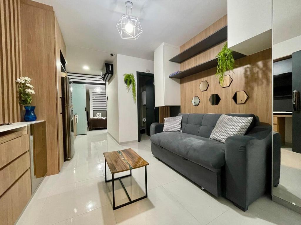 Enjoy experiencing this intelligent Beauty - 3