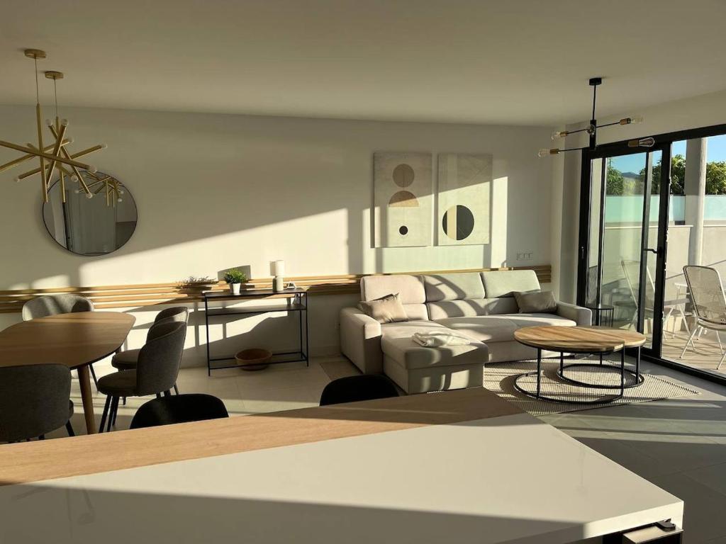 Beautiful City Apartment with in & outdoor pool - 1
