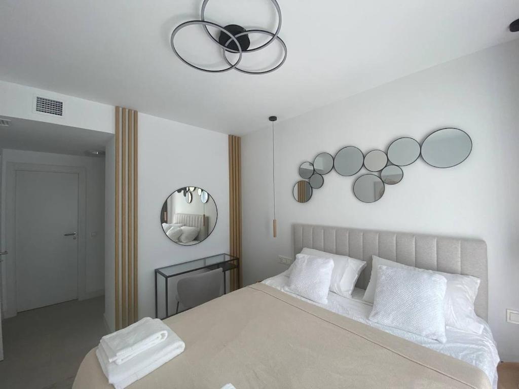 Beautiful City Apartment with in & outdoor pool - 3