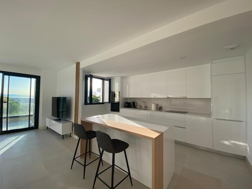 Beautiful City Apartment with in & outdoor pool - 4
