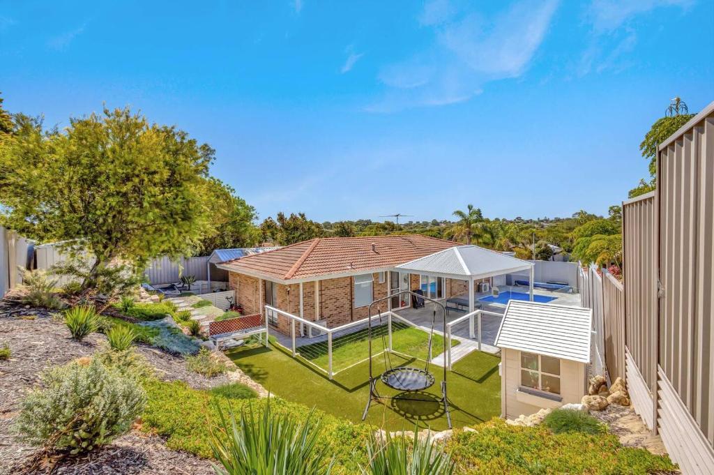 Coastal Poolside Retreat, Perth