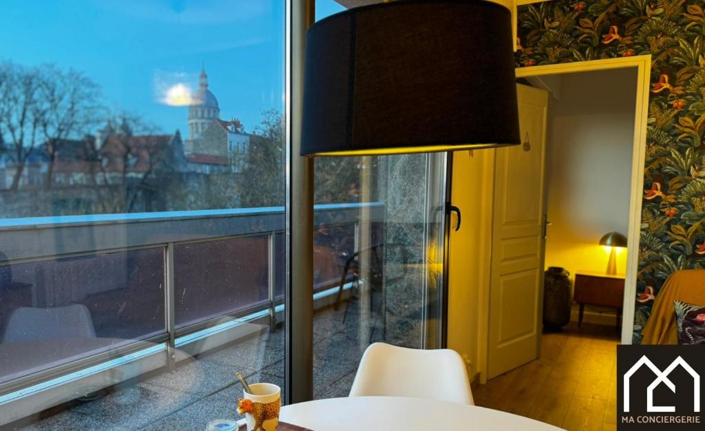 Chez Perrine, Magnifique Appartement Face aux Remparts - 5