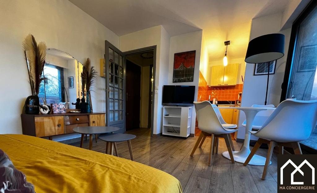 Chez Perrine, Magnifique Appartement Face aux Remparts - 3