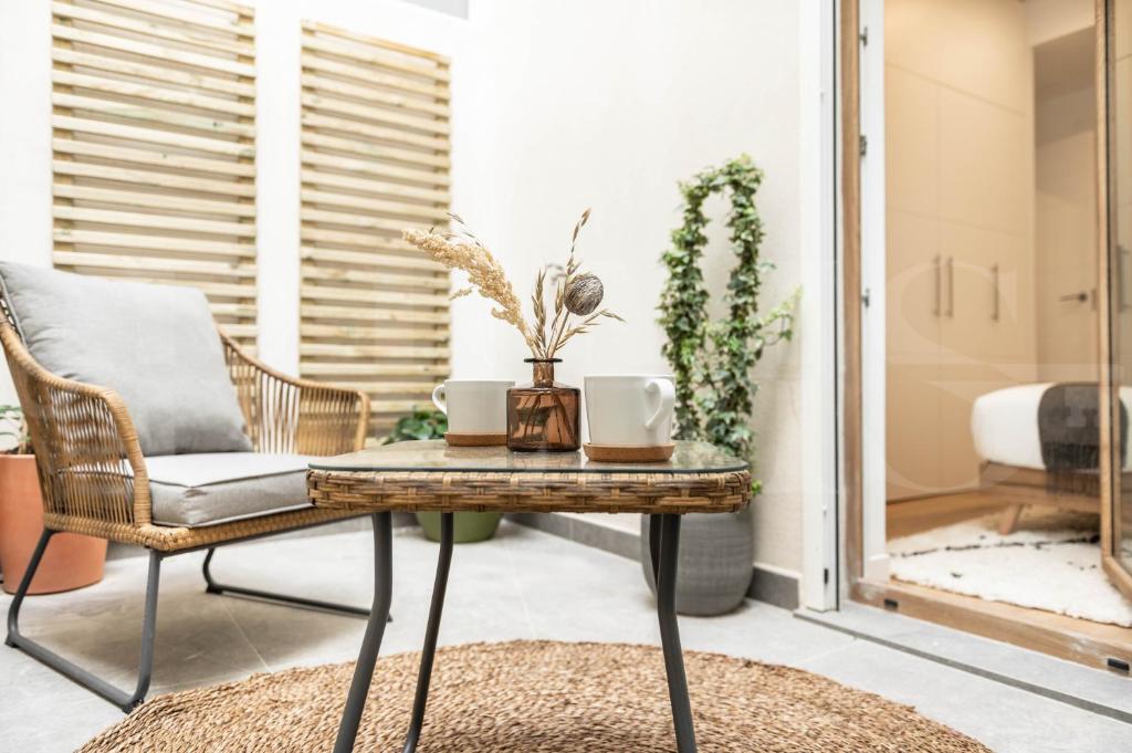 Calm apartment with private patio by REMS - 3