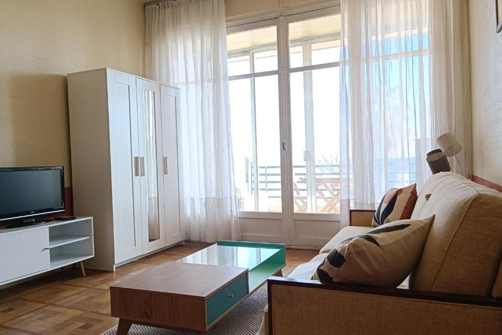 Charming T1 with terrace and sea view - 4