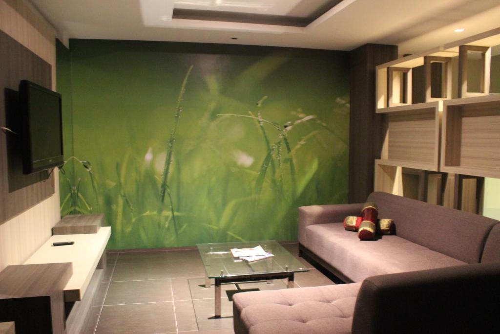 Shared lounge/TV area