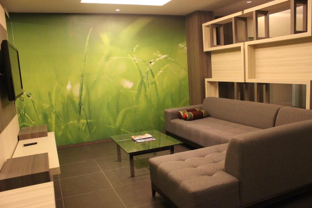 Shared lounge/TV area