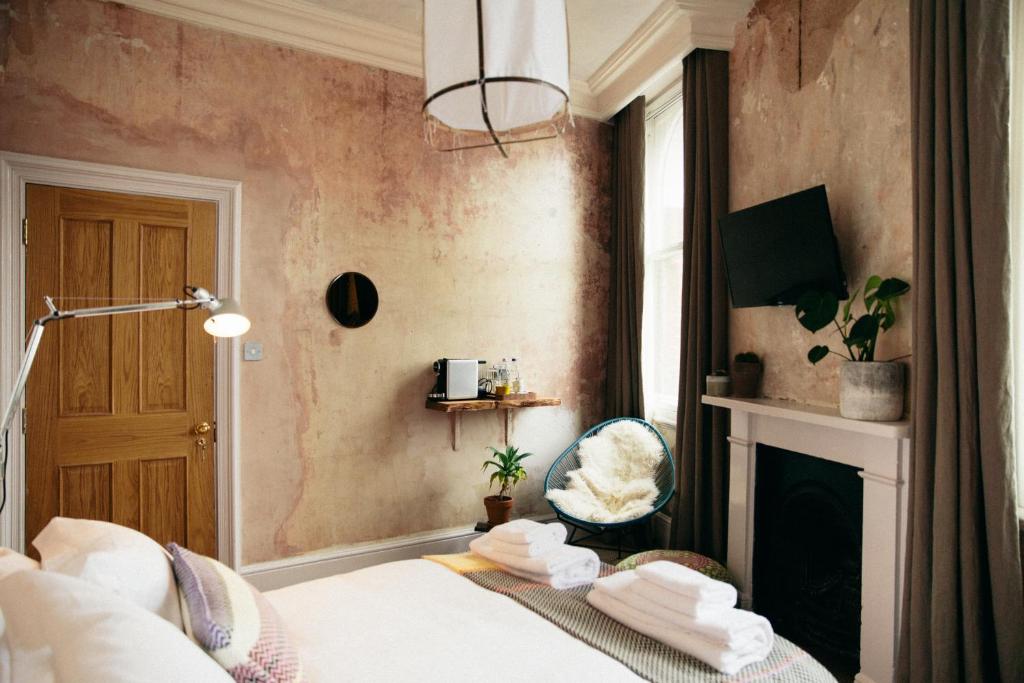 The Culpeper Bedrooms — Hotel in London