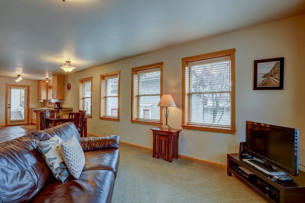 Hutson's Hideaway 30 Day, Hood River