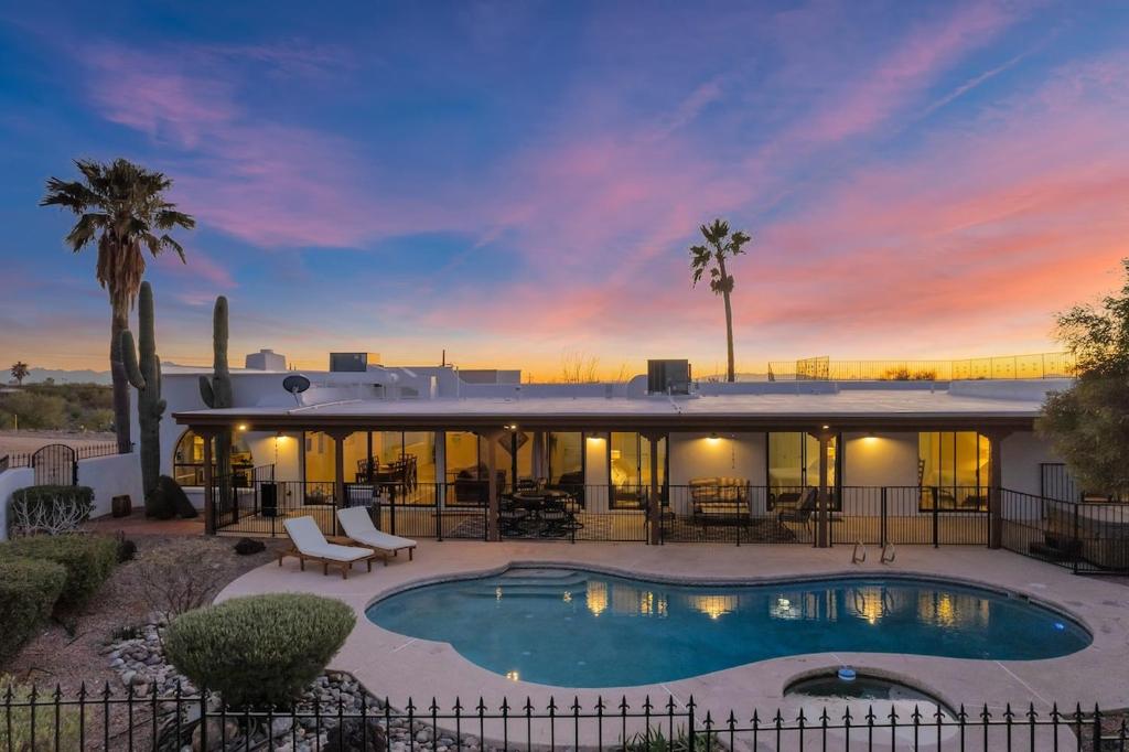 Two Bird Ranch, 5 acre Luxury and Peace Heat Pool, Tucson