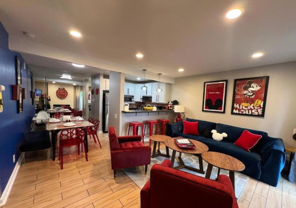 MagicwayVillas Mick's ClockHouse Pool & Spa - Walk to Disneyland, Anaheim