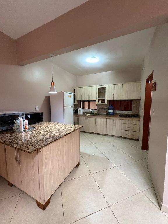 Casa en el centro de Encarnacion con tres habitaciones - 4