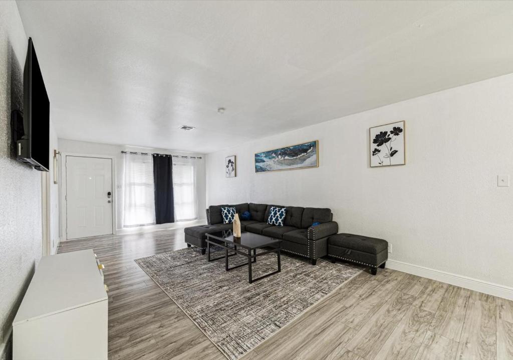 Luxshortlet, Houston