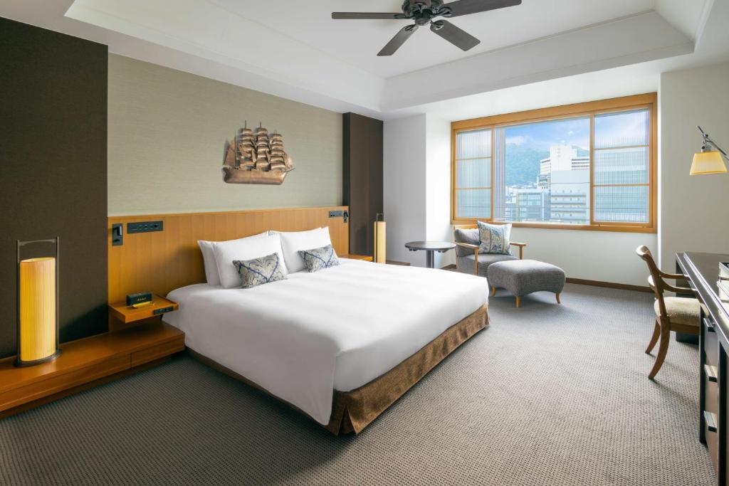 오리엔탈 호텔 (Oriental Hotel)