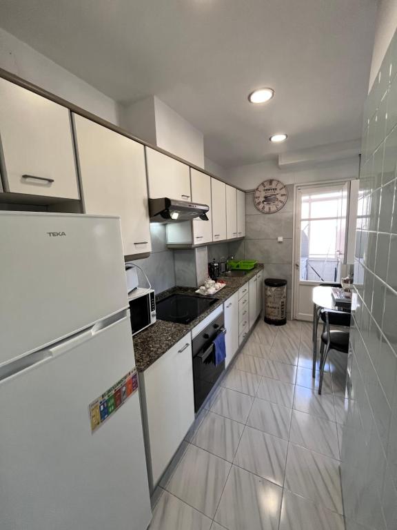 4 BEDROOMS -SENECA Center Apartment - 2