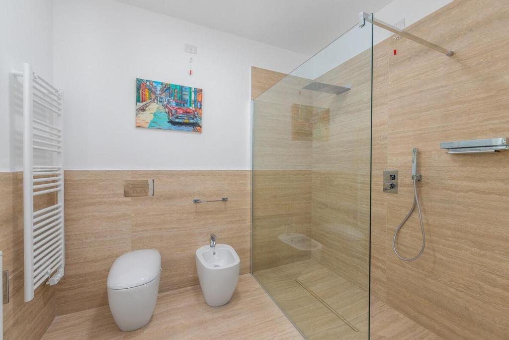 Luxury Apartment with Private Spa-Free Parking - 5