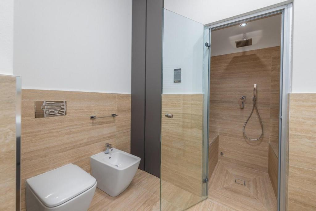 Luxury Apartment with Private Spa-Free Parking - 4