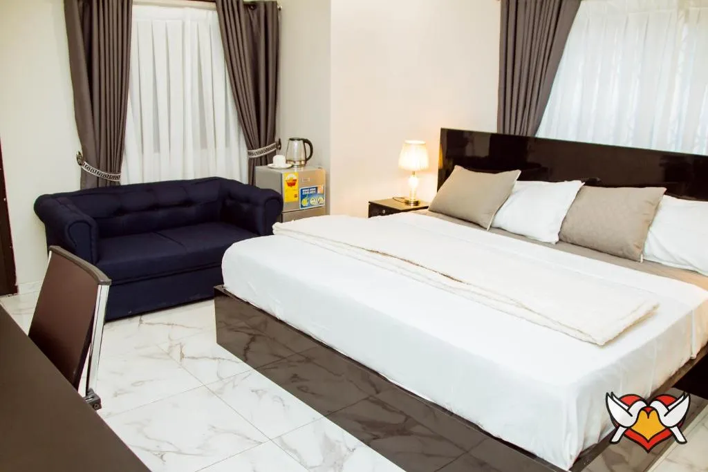 Whispering Hearts Guest House, hotel in Bortianor