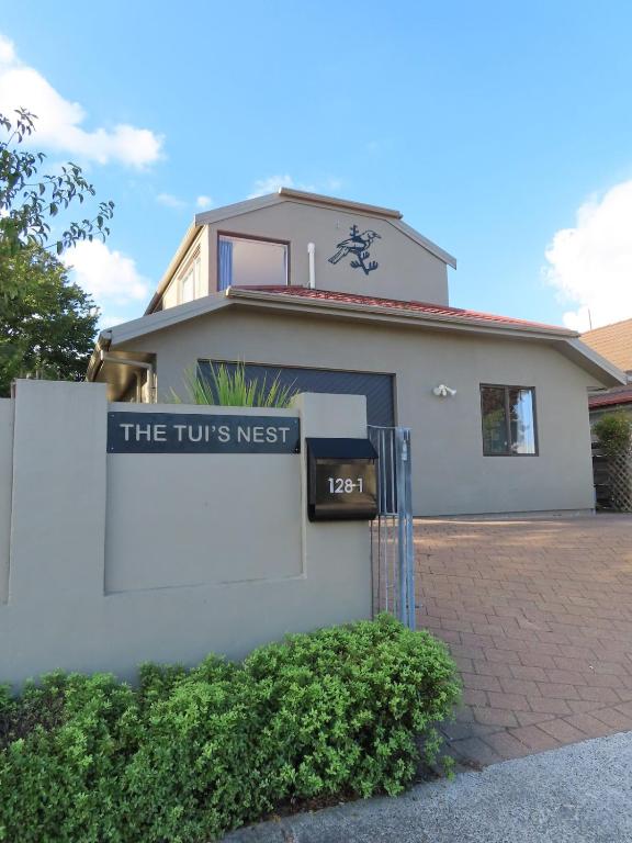 The Tuis Nest, Taupo