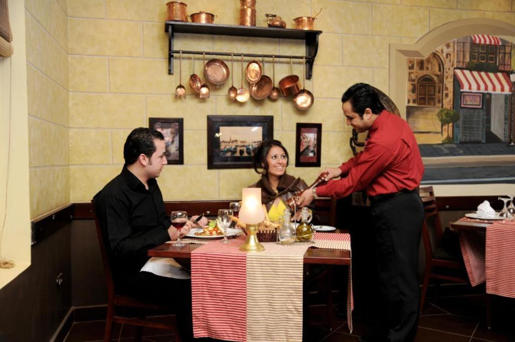 Restaurant, Grand Pyramids Hotel in Giza