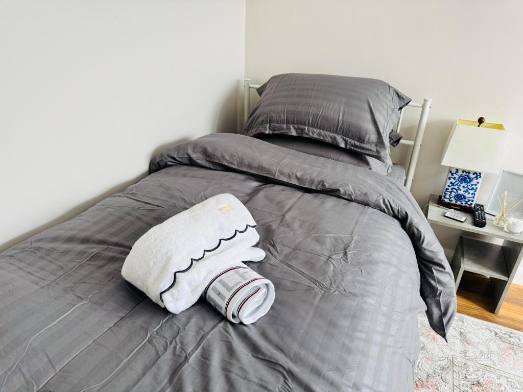 Quiet Family House, Brookwood