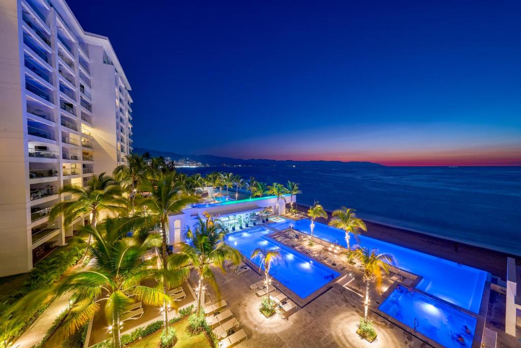 Luxury Oceanfront Condo Residence - 3