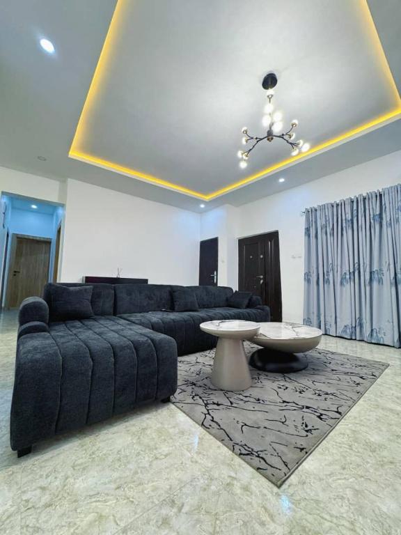 Agijon shortlet, Jahi