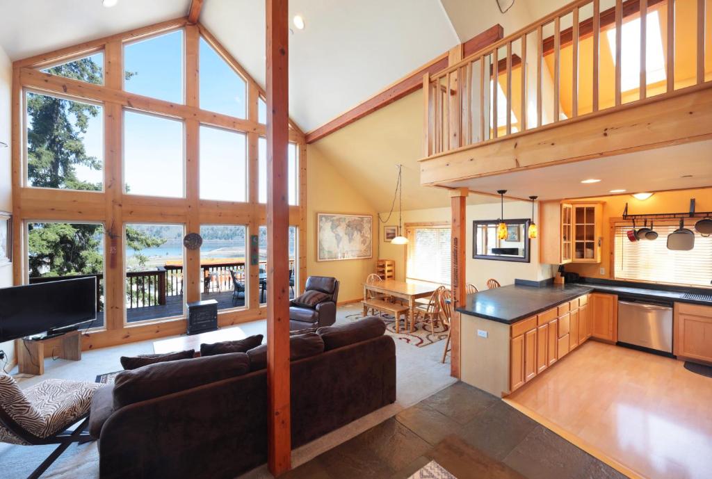 Sandbar Haven, Hood River