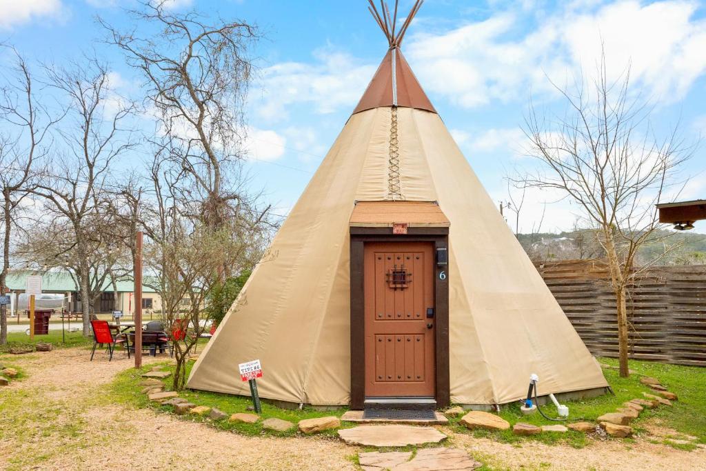 Sitting Bull - Tipi 6, New Braunfels