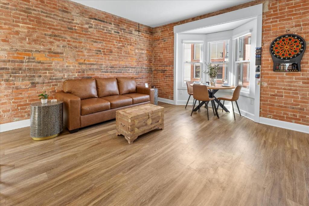 Top Floor - Mass Ave in Heart of Indy with Balcony, Indianapolis